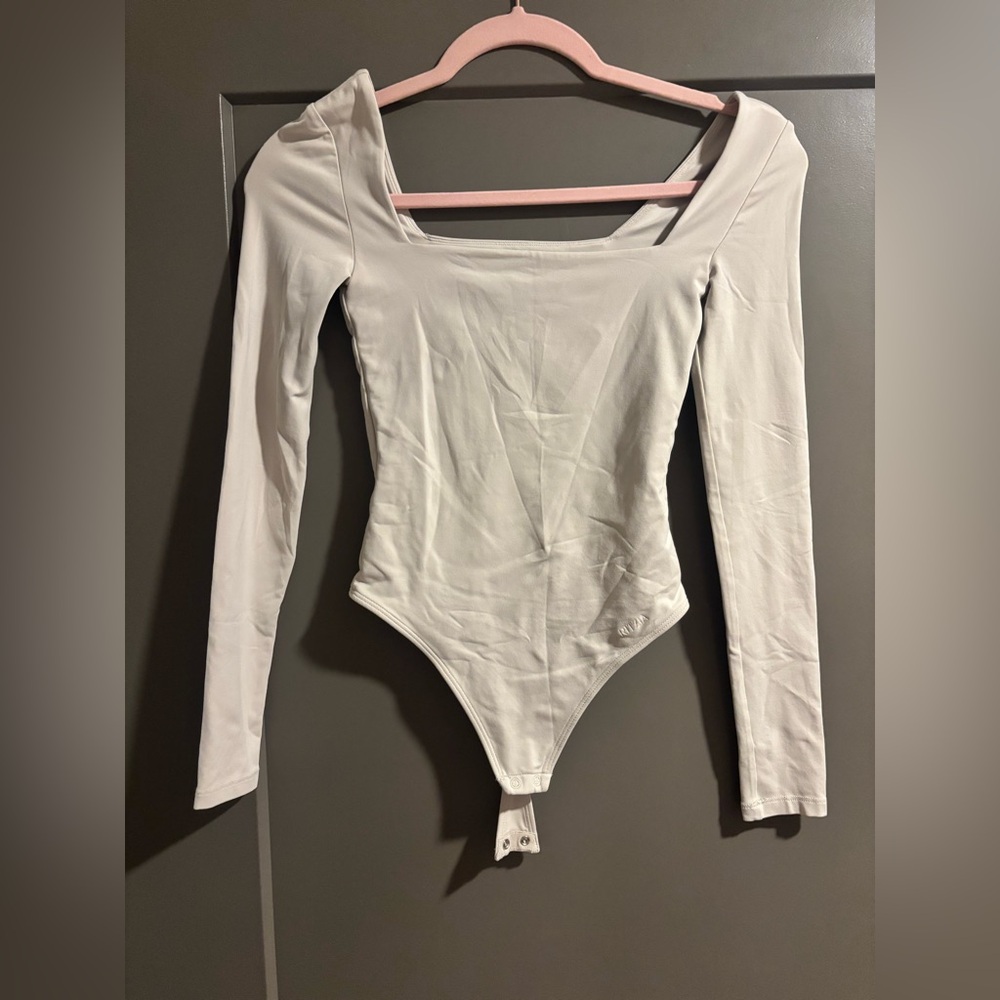 Aritzia Contour Cream Long sleeve bodysuit size: 2XS